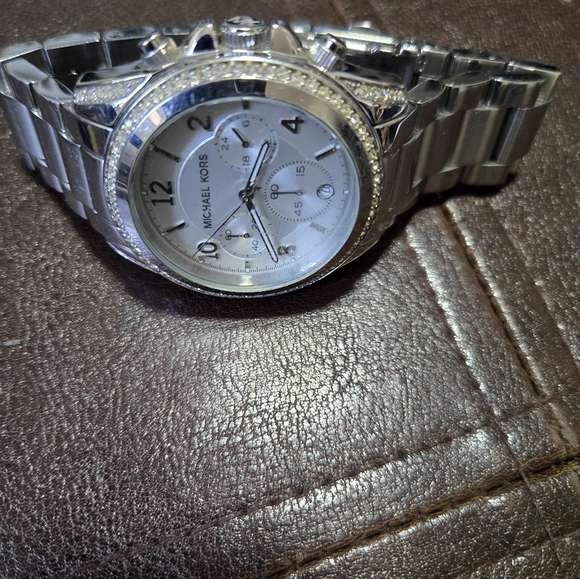 Michael Kors stainless steel watch - Picture 2 of 5